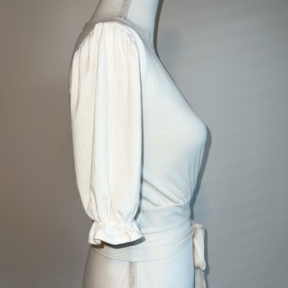 Forever 21 Ribbed Knit Wrap Top in Ivory Sz M 💜Firm Price💜 - Picture 4 of 5